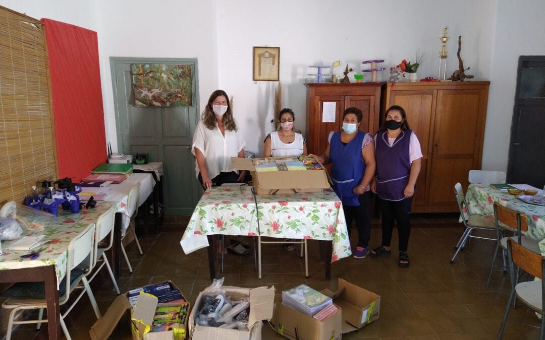 Donación de material pedagógico Paraje Talaini